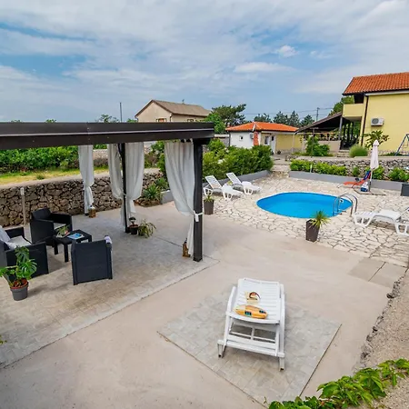 Family Friendly With A Swimming Pool Krasica, Rijeka - 18059 Apartment Krasica (Primorje-Gorski Kotar)