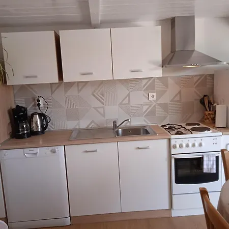 아파트 Family-friendly With Swimming Pool Krasica, Rijeka - 18059 Krasica (Primorje-Gorski Kotar)