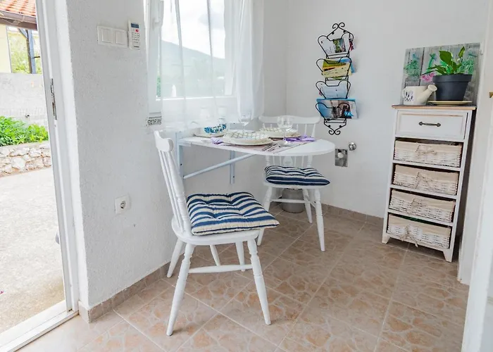 Family-friendly With Swimming Pool Krasica, Rijeka - 18059 Lejlighed